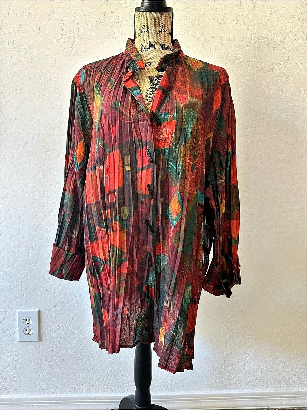 Ali Miles Abstract Button Front Tunic in Red & Green Size 2X NWT